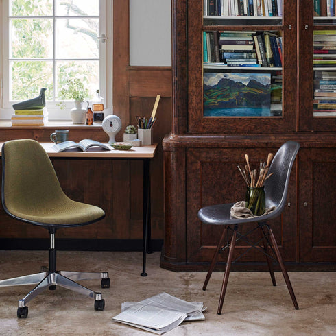 Cadeira Eames em Fibra de Vidro DSW / Ácer Escuro
